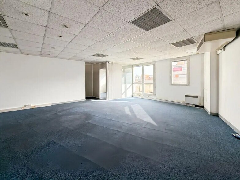 9 Boulevard De Louvain, Marseille for lease - Interior Photo - Image 3 of 20