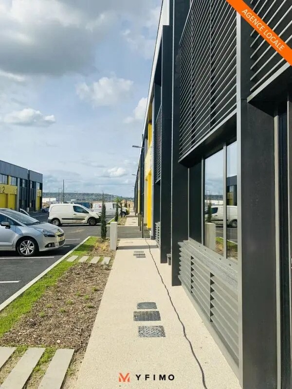 Industrial in Poissy for lease Building Photo- Image 1 of 6