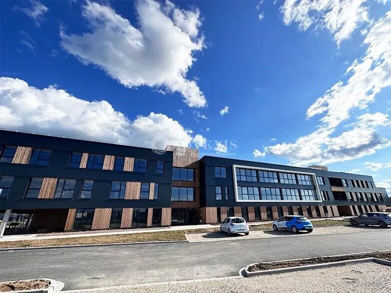 Bureau dans Holtzheim à louer - Photo du bâtiment - Image 2 de 12