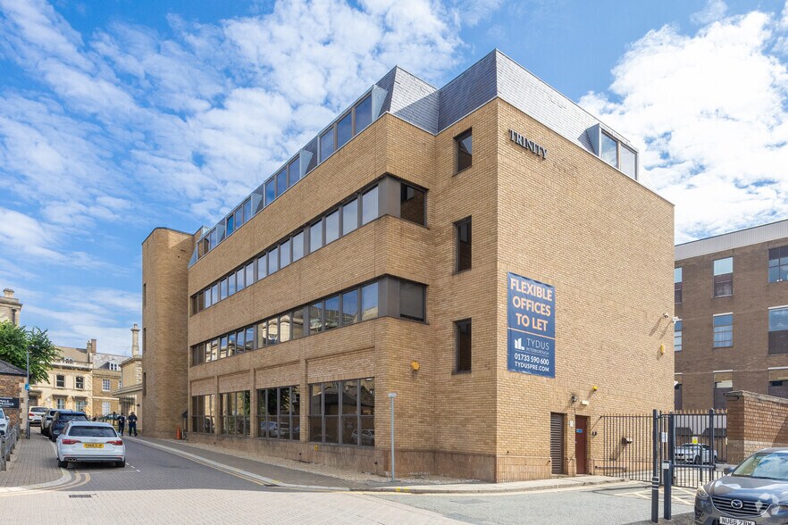 Trinity St, Peterborough à louer - Photo du bâtiment - Image 1 de 41