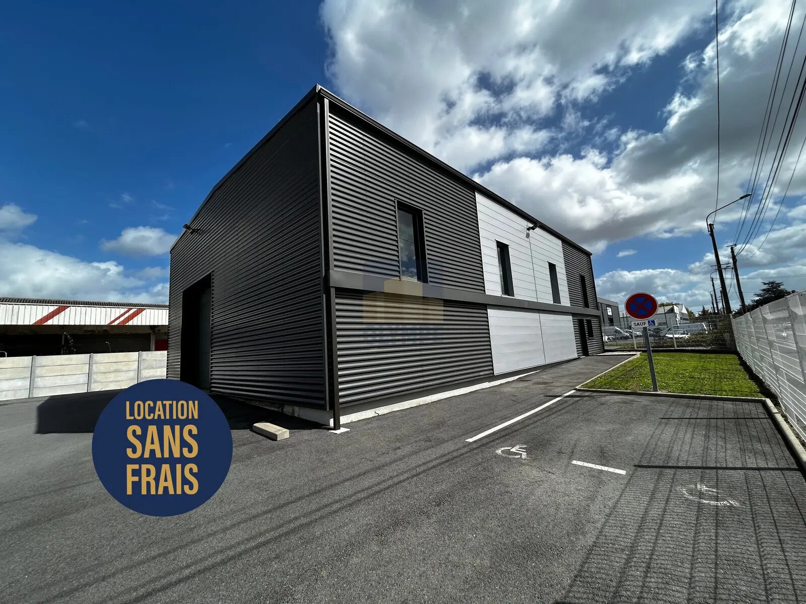 Flex dans Carquefou à louer Photo du bâtiment- Image 1 de 5