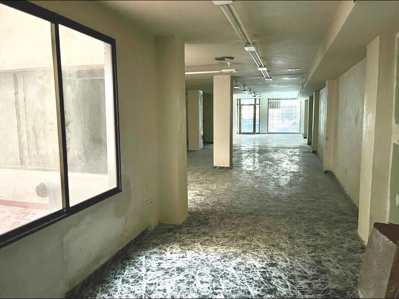 Carrer Cristóbal Sanz, 41, Elche, Alicante for sale - Interior Photo - Image 1 of 12