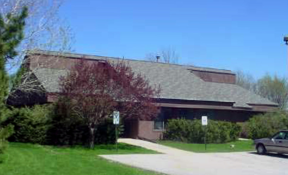 16505 W National Ave, New Berlin, WI for sale - Building Photo - Image 1 of 3