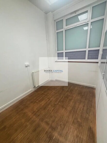 Retail in Paris for lease - Building Photo - Image 3 of 9