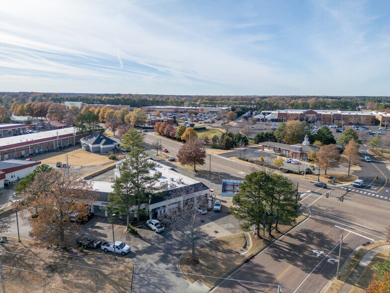 380-384 N Byhalia Rd, Collierville, TN à louer - Photo du bâtiment - Image 3 de 5