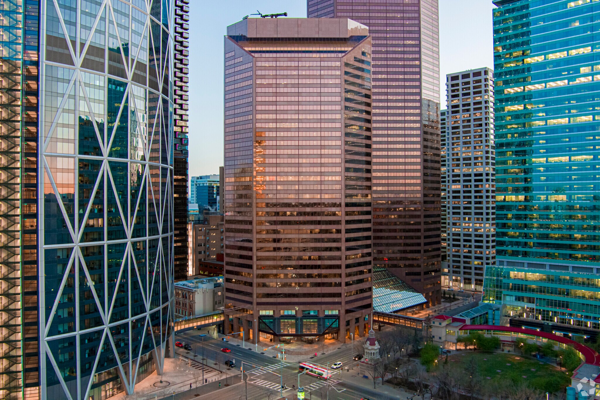 111 5th Ave SW, Calgary, AB à vendre Photo du bâtiment- Image 1 de 1
