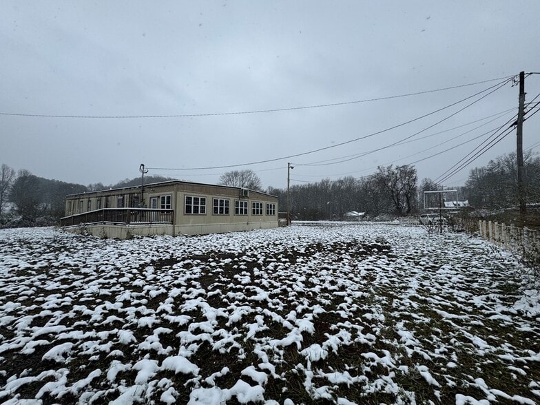 264 Coal River Rd, Glen Daniel, WV for sale - Building Photo - Image 3 of 22