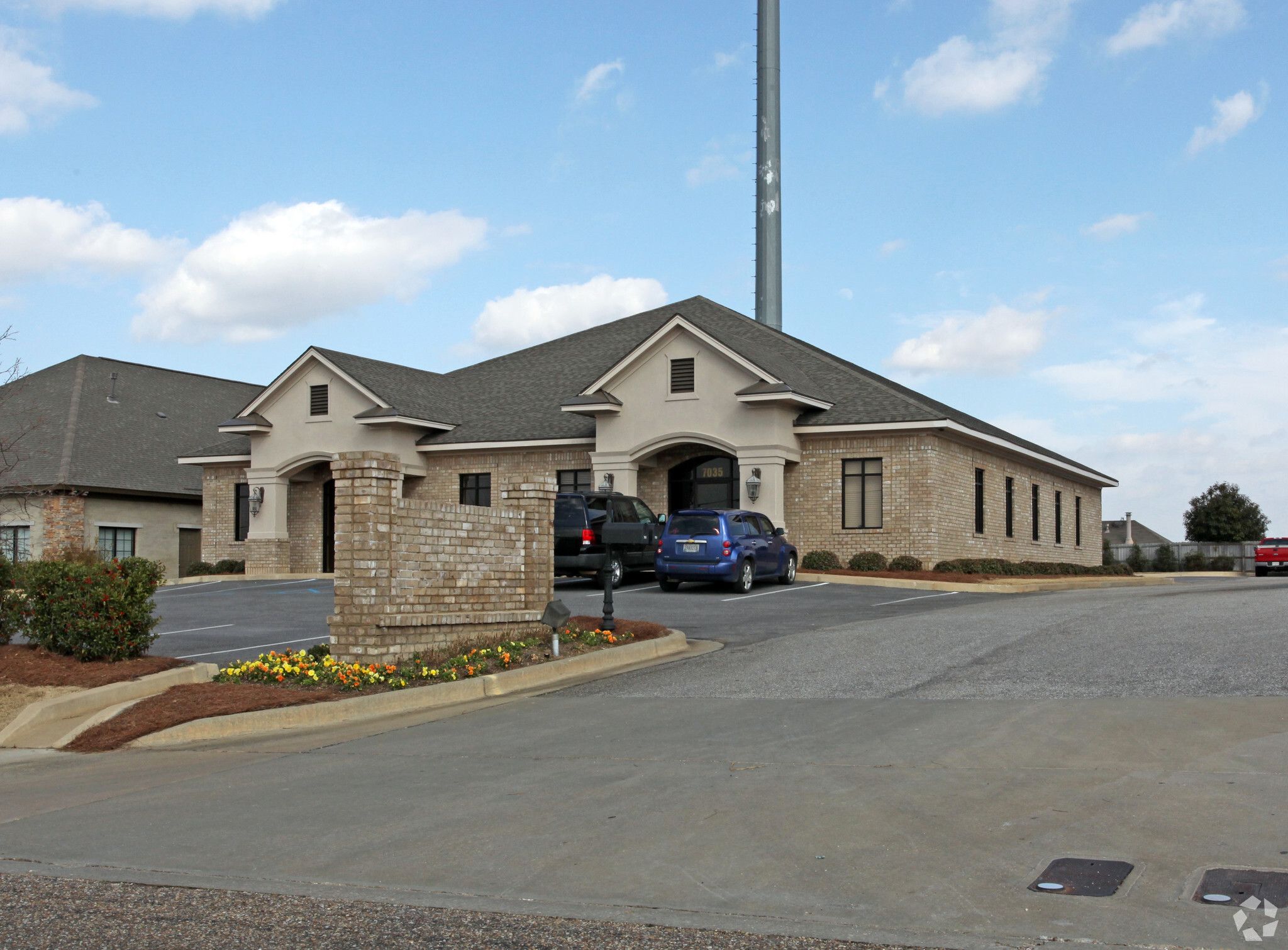 7031-7035 Halcyon Park Dr, Montgomery, AL for lease Primary Photo- Image 1 of 5