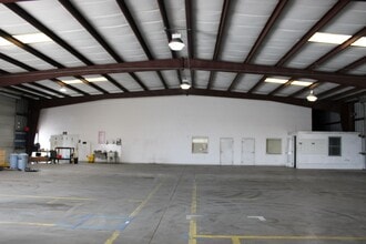 1400 L and R Industrial Blvd, Tarpon Springs, FL for lease Interior Photo- Image 2 of 6