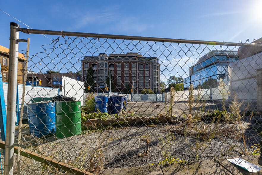 1089 Yonge St, Toronto, ON for sale - Primary Photo - Image 1 of 2