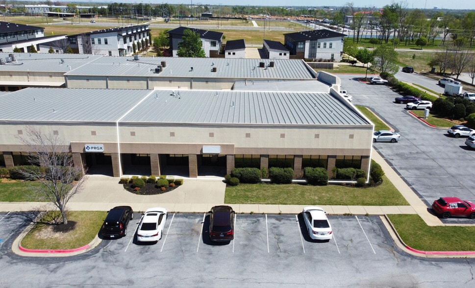 211 SE 34th St, Bentonville, AR for lease - Primary Photo - Image 1 of 7