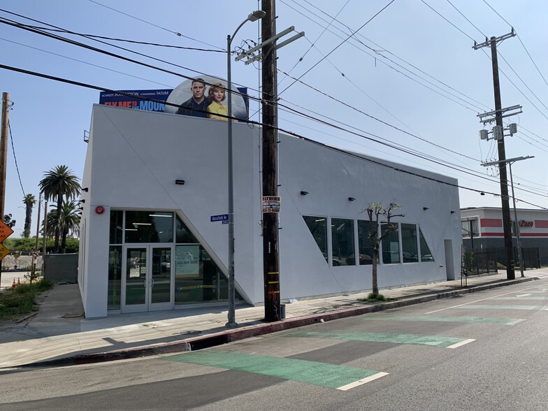 5075 W Adams Blvd, Los Angeles, CA à louer - Photo du bâtiment - Image 2 de 6