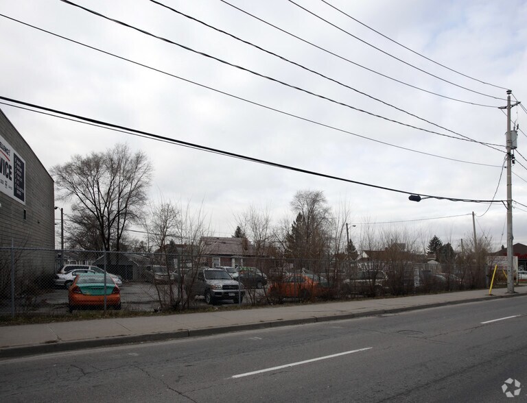 370 Weston Rd, Toronto, ON à vendre - Photo principale - Image 1 de 1