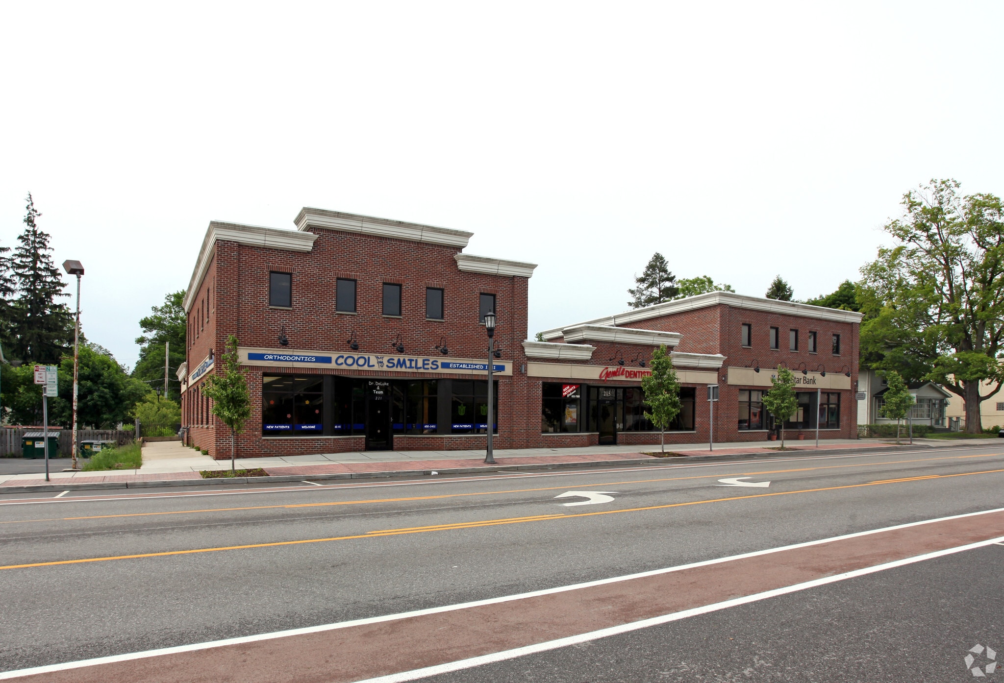 209-221 Main St, East Aurora, NY à louer Photo principale- Image 1 de 3