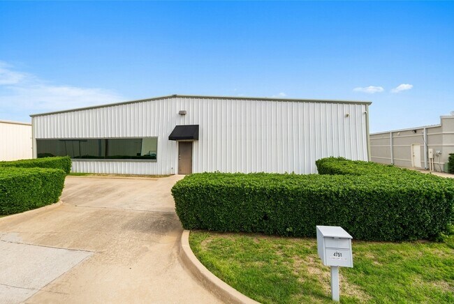 Plus de détails pour 4750 Ratliff Ln, Addison, TX - Local d'activités à louer