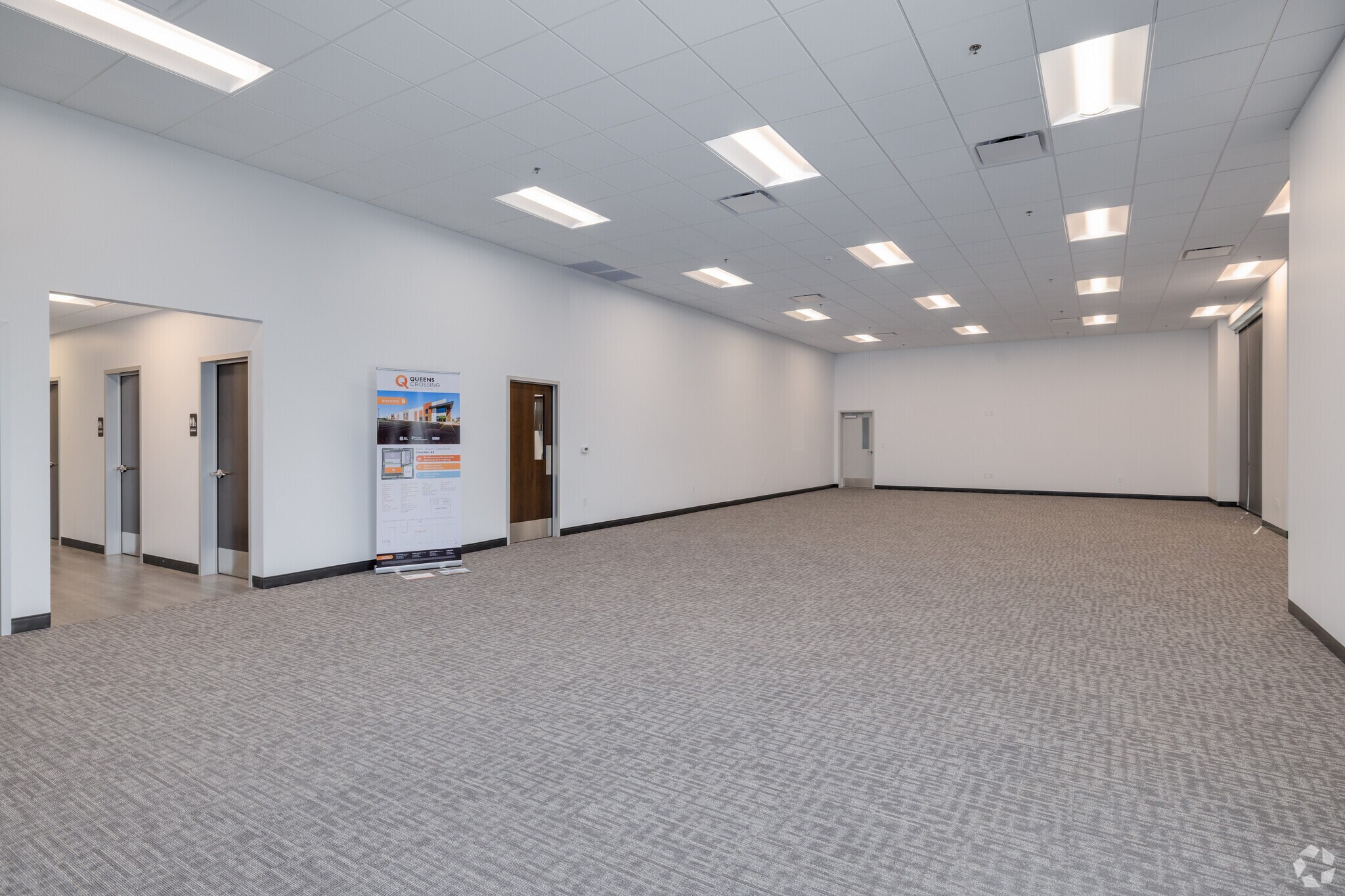 905 E Queen Creek Rd, Chandler, AZ for lease Interior Photo- Image 1 of 7
