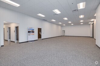 905 E Queen Creek Rd, Chandler, AZ for lease Interior Photo- Image 1 of 7