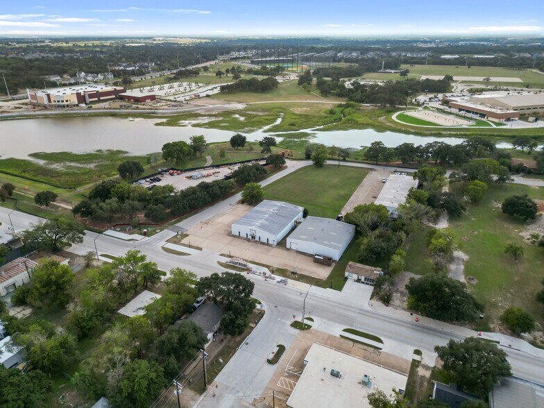 2616 S College Ave, Bryan, TX à louer - Photo du bâtiment - Image 3 de 10