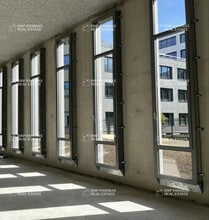 Office in Villeurbanne for lease Interior Photo- Image 2 of 18