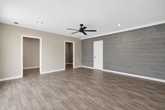 3102 Oaks Rd, New Bern, NC for lease Interior Photo- Image 2 of 7
