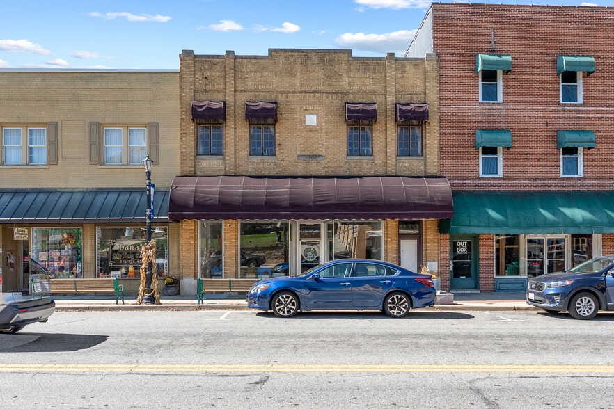 516 N Main St, Hillsville, VA for sale - Building Photo - Image 2 of 41