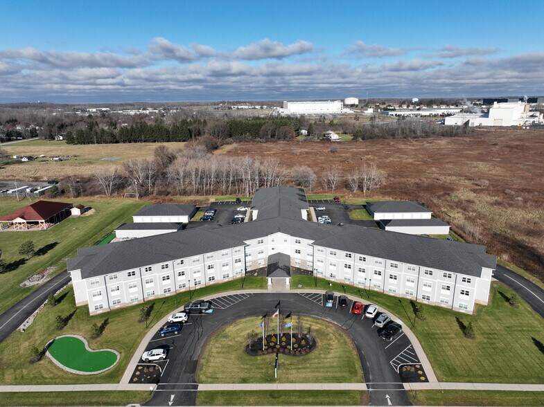 813 East Ave, Brockport, NY à vendre - Photo du bâtiment - Image 3 de 6