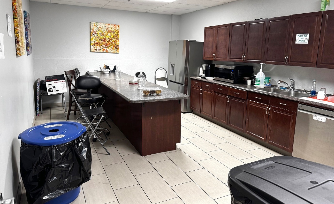 8000-8010 Winston St, Burnaby, BC à louer Photo intérieure- Image 1 de 4