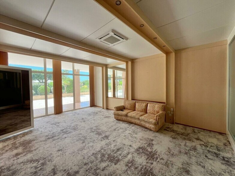 Retail in Saint-Laurent-du-Var for sale - Interior Photo - Image 2 of 7