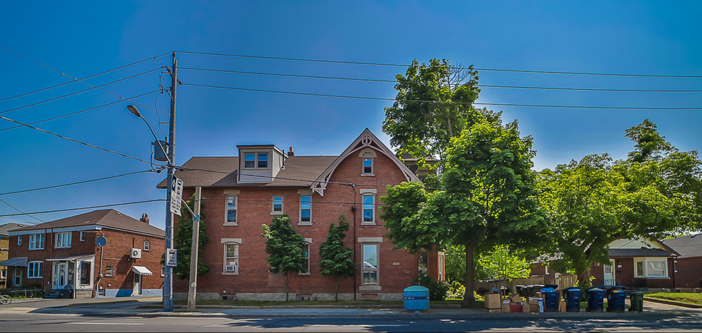 1311 Pape Ave, Toronto, ON à vendre - Photo du bâtiment - Image 2 de 5