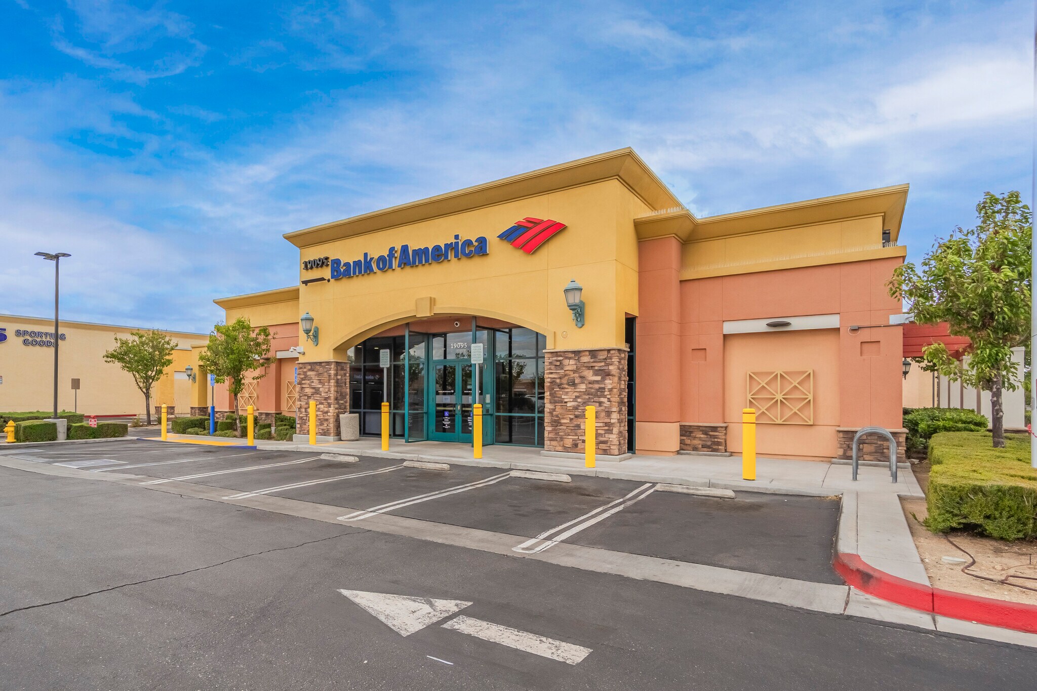 19095 Bear Valley Rd, Apple Valley, CA for sale Building Photo- Image 1 of 14