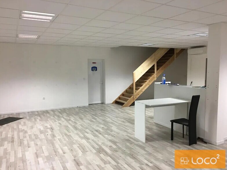 1 Rue Gaspard-Gustave Coriolis, Plaisance-du-Touch for lease - Interior Photo - Image 3 of 4