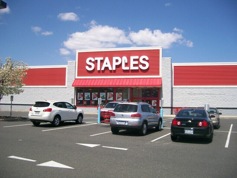 43 Hutton Ave, Nanuet, NY à louer - Photo du bâtiment - Image 2 de 3