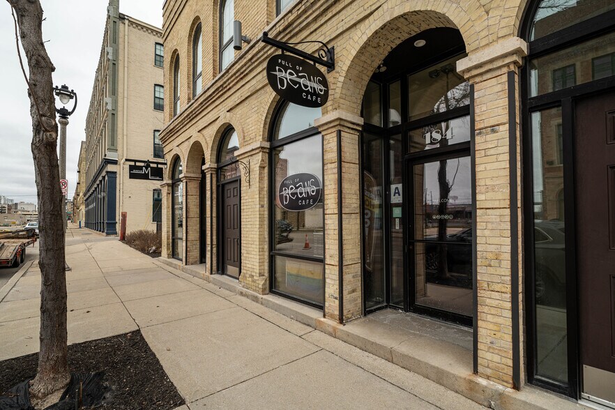 184-196 S 2nd St, Milwaukee, WI à louer - Photo du bâtiment - Image 2 de 4