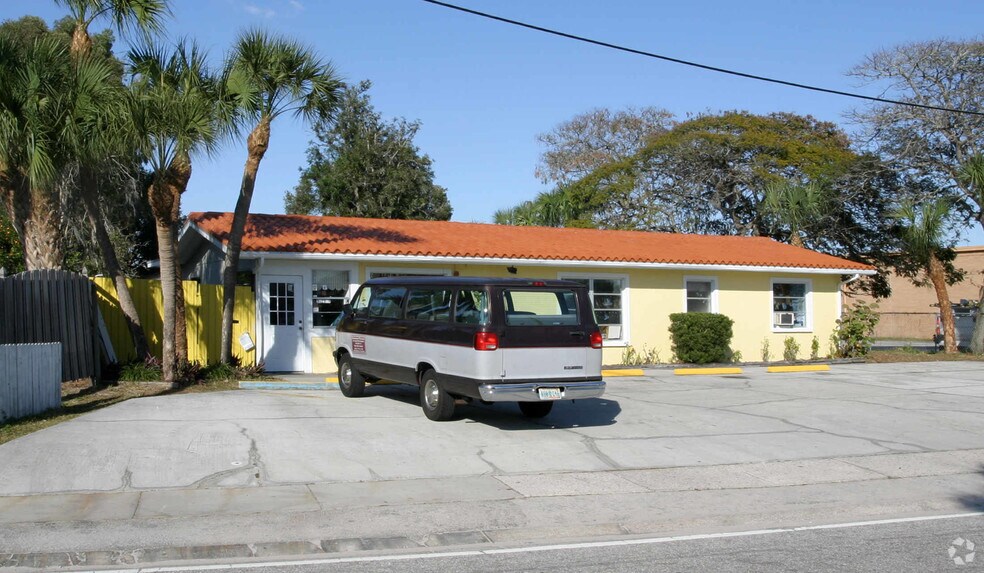 2719 Constitution Blvd, Sarasota, FL à vendre - Photo du bâtiment - Image 2 de 5