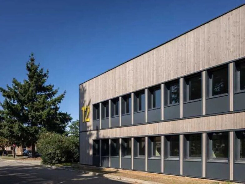 Office in Vénissieux for lease - Building Photo - Image 3 of 22