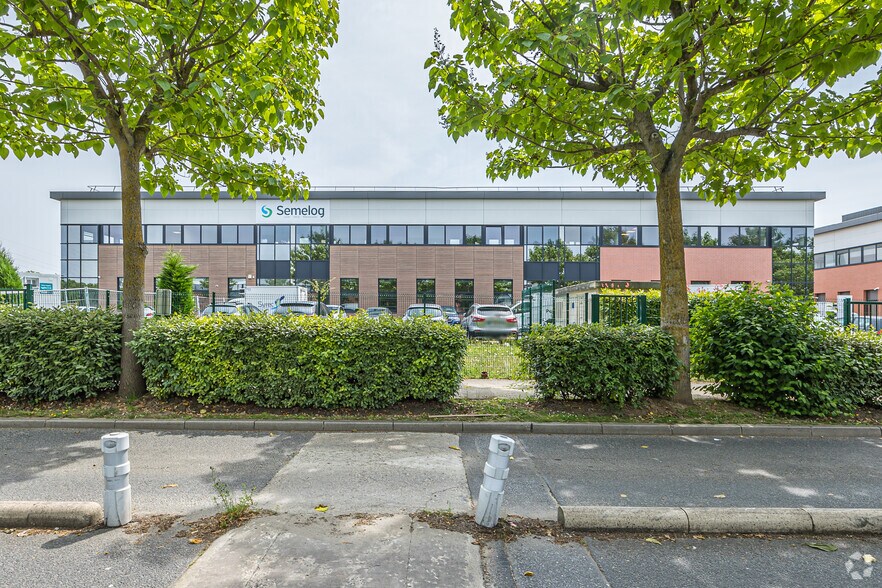 7 Rue Du Commandant D'estienne D'orves, Villeneuve-la-Garenne à louer - Photo du bâtiment - Image 2 de 4