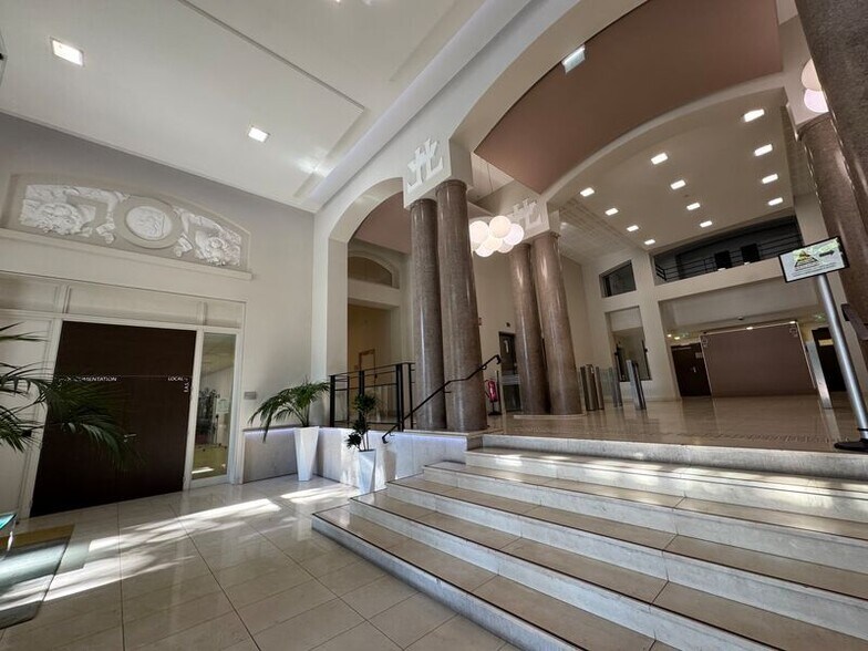 5 Place Jules Ferry, Lyon for lease - Lobby - Image 2 of 11