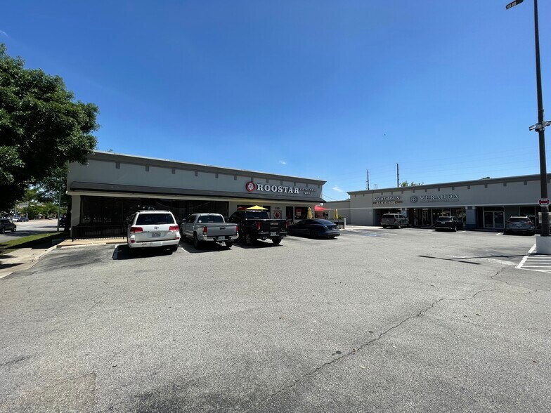 5545-5591 Richmond Ave, Houston, TX à louer - Photo du bâtiment - Image 1 de 9