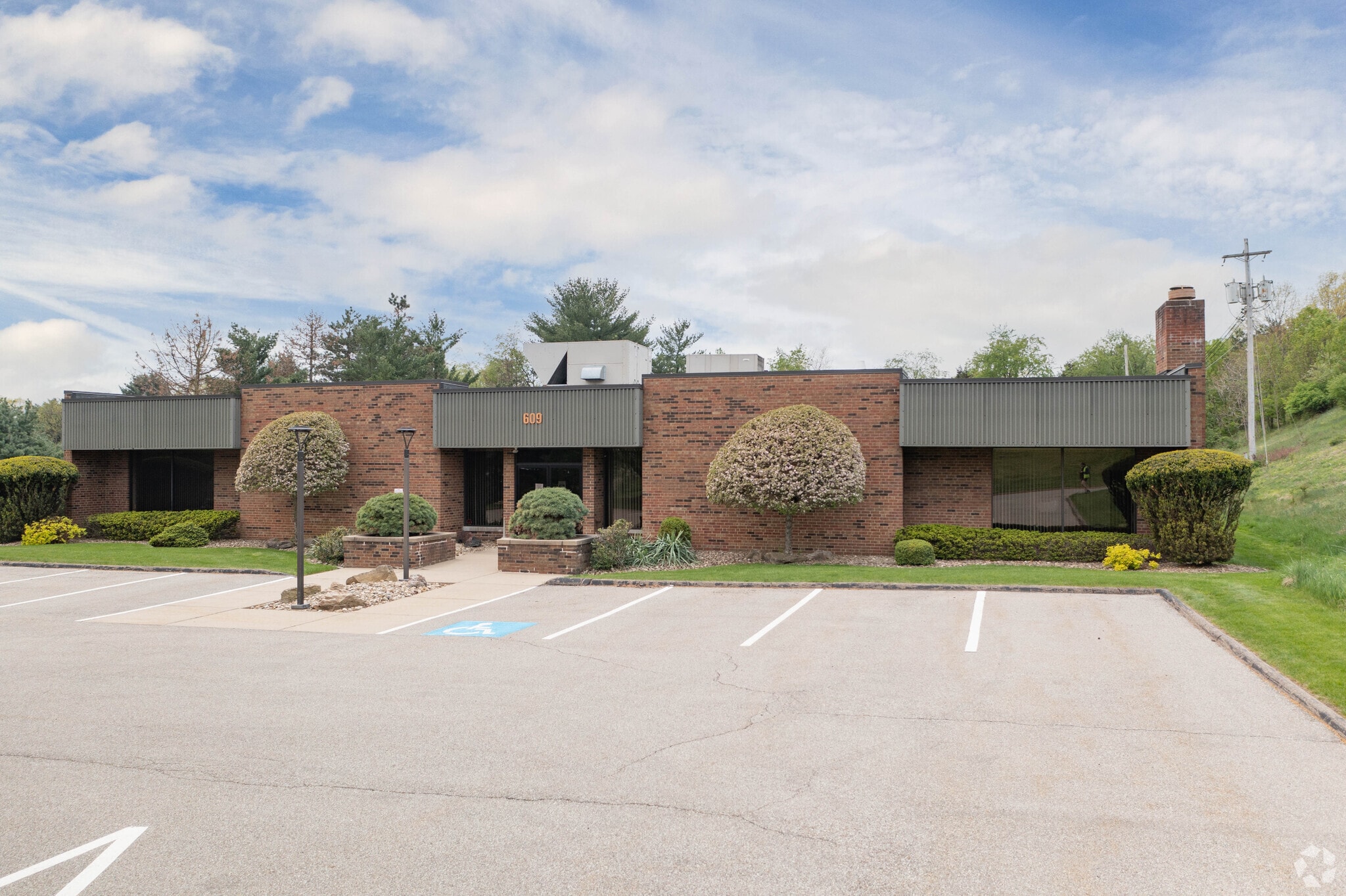 609 Epsilon Dr, Pittsburgh, PA à louer Photo principale- Image 1 de 17