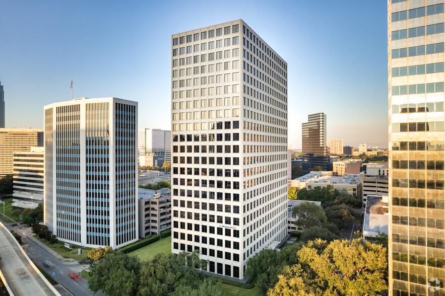 2000 West Loop S, Houston, TX à louer - Photo du bâtiment - Image 1 de 14