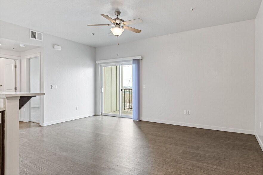 16090 N Merchant Way, Nampa, ID à vendre - Photo du bâtiment - Image 3 de 7