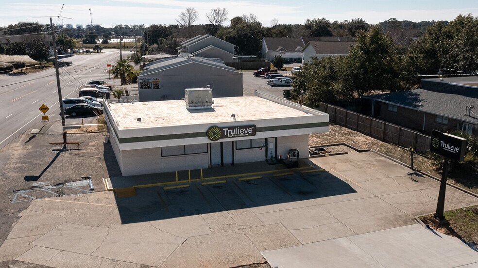 3271 Gulf Breeze Pky, Gulf Breeze, FL à vendre - Photo du bâtiment - Image 2 de 5