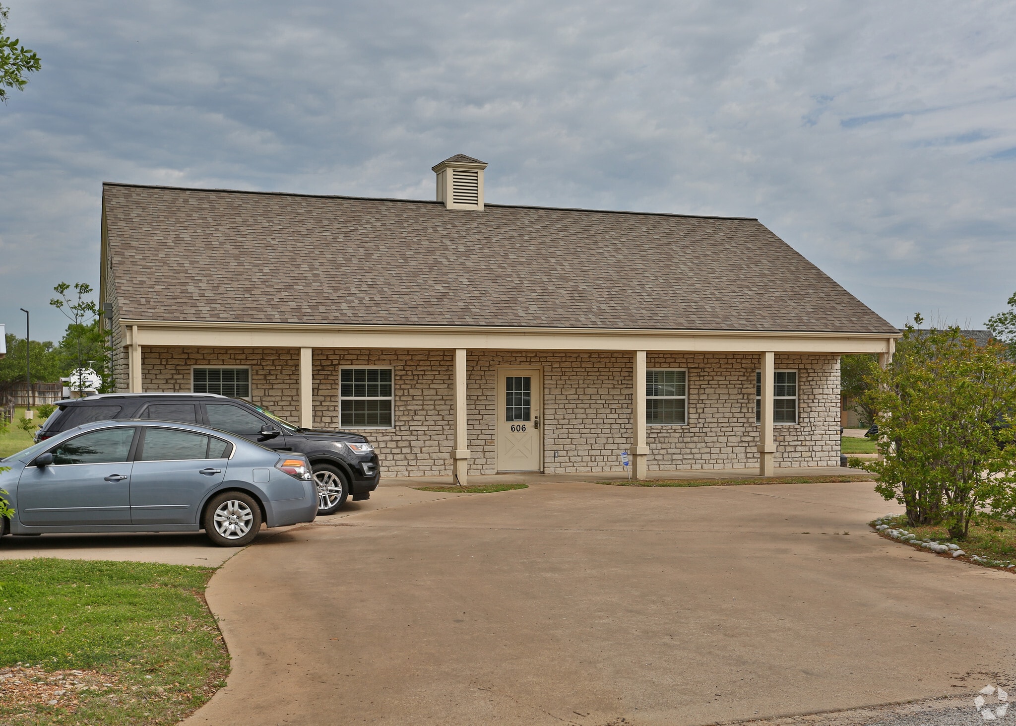 606 S Harbor Ct, Granbury, TX for lease Primary Photo- Image 1 of 18
