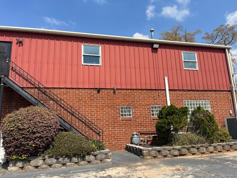 334 N Clarendon Ave, Scottdale, GA à louer - Photo du bâtiment - Image 3 de 7