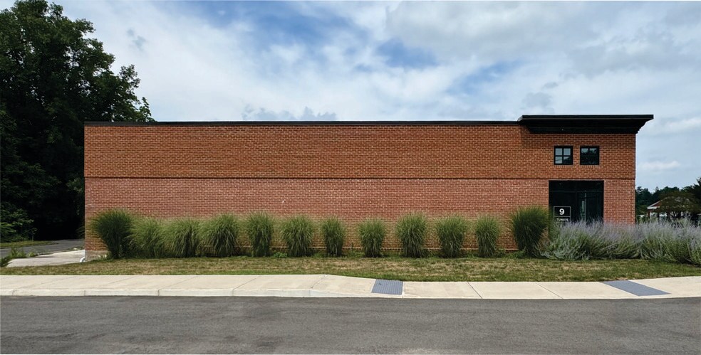 9 Tunxis Ave, Bloomfield, CT à louer - Photo du bâtiment - Image 3 de 3