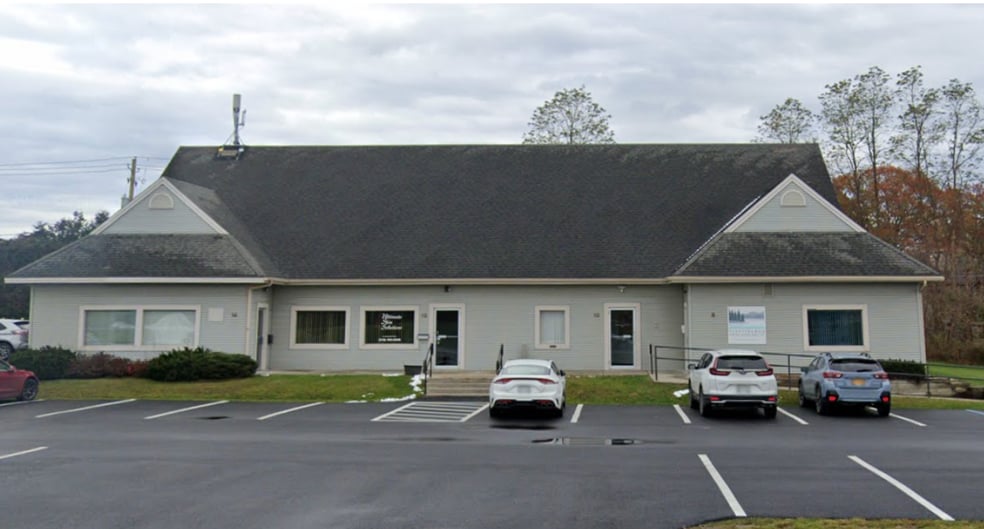12 Ampersand Dr, Plattsburgh, NY for lease - Primary Photo - Image 1 of 7