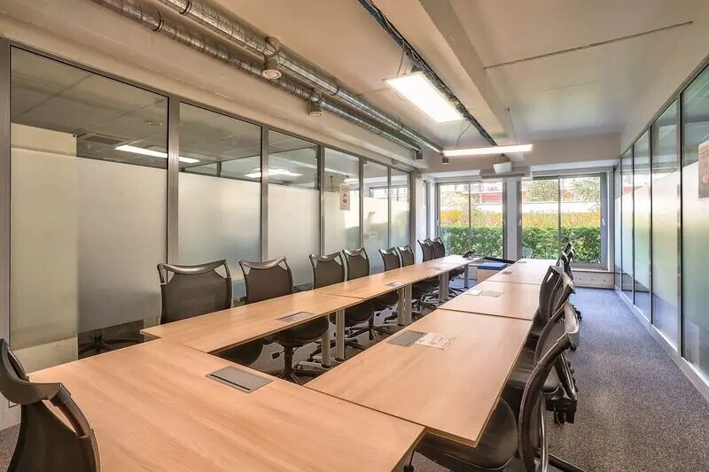 Office in Boulogne-Billancourt for lease - Building Photo - Image 2 of 11