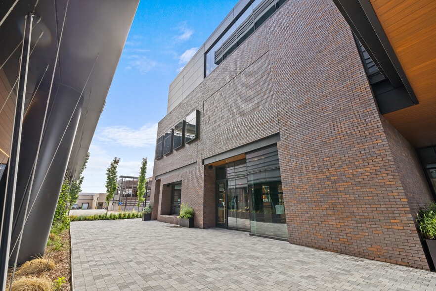 215 NW A St, Bentonville, AR for lease - Building Photo - Image 3 of 32