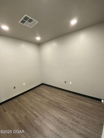 530 N East St, Webb City, MO for lease - Building Photo - Image 3 of 5