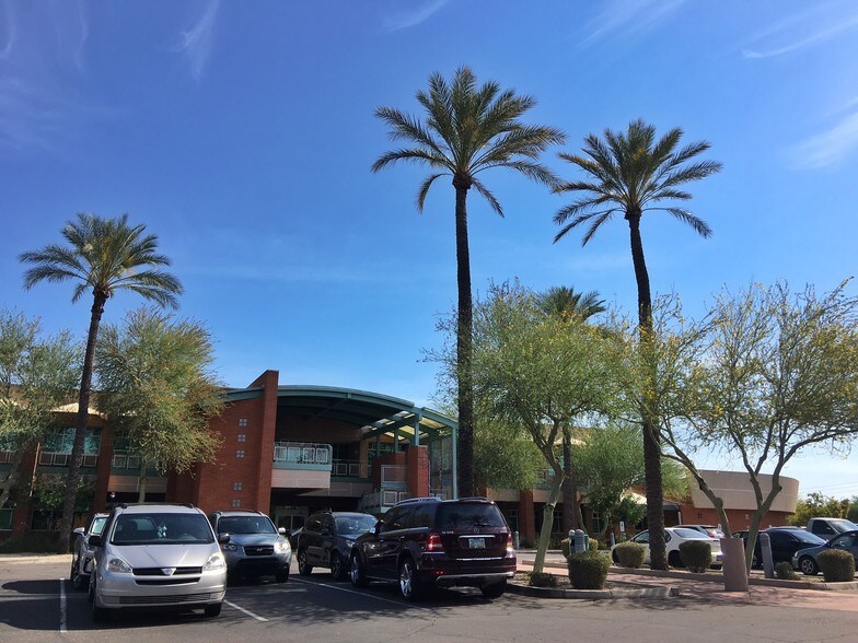 18404 N Tatum Blvd, Phoenix, AZ à louer - Photo du bâtiment - Image 1 de 3